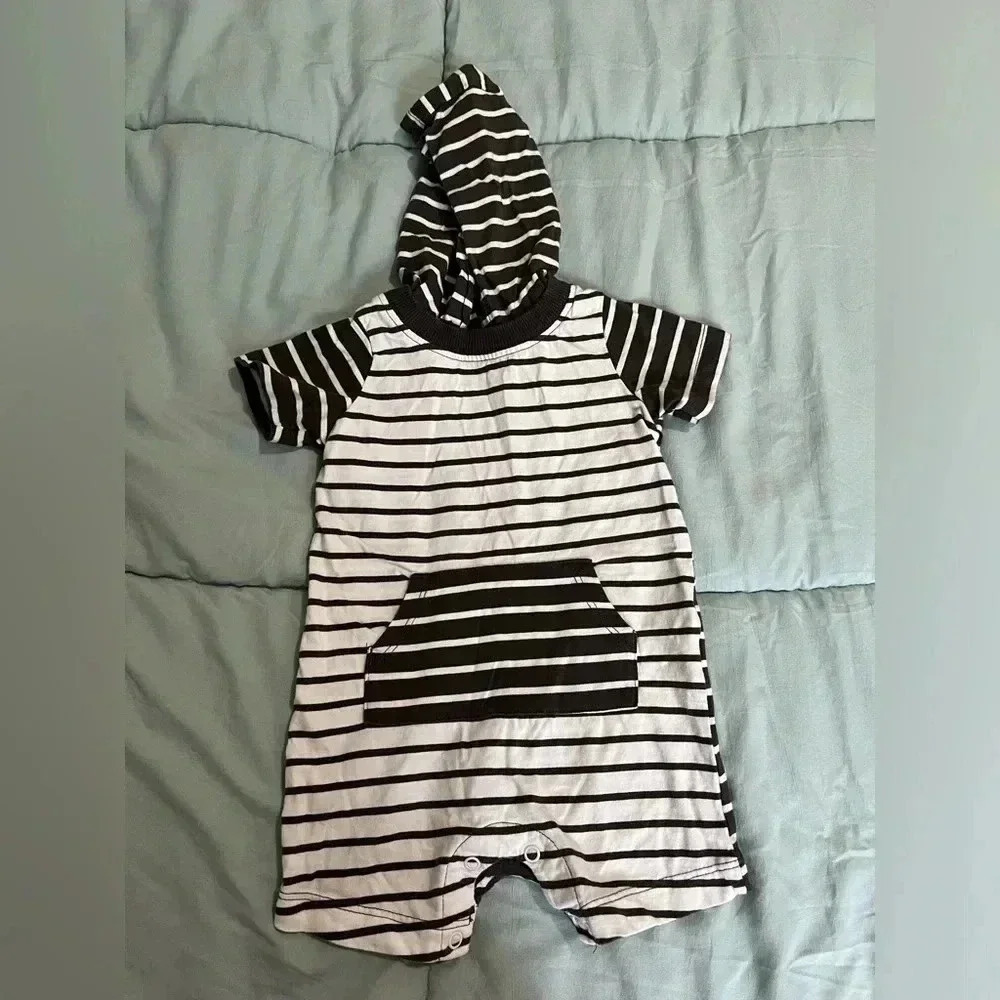 Carter’s - Boys Striped Hooded Romper (size 12 Months) - Picture 3 of 5